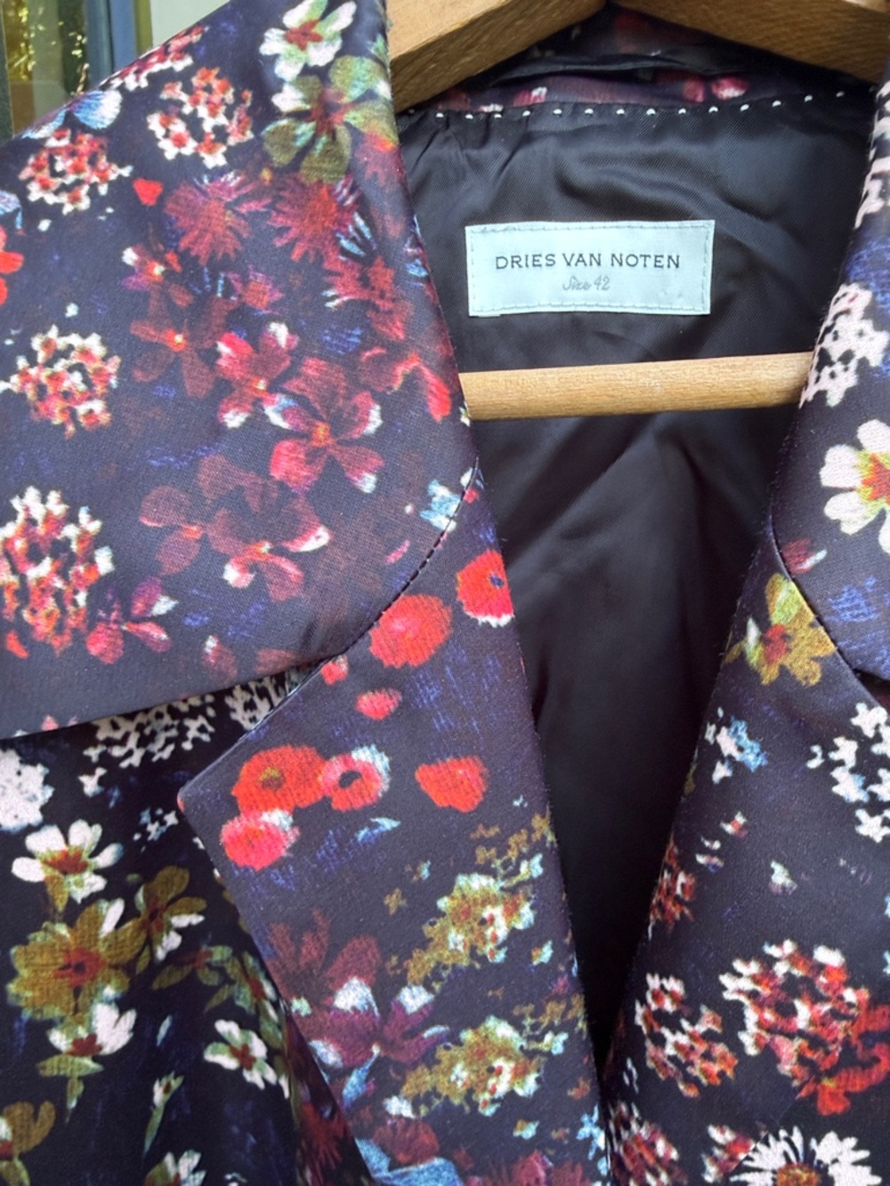 Dries Van Noten Navy Floral Print coat. Slit pockets/open front. - Picture 5 of 10